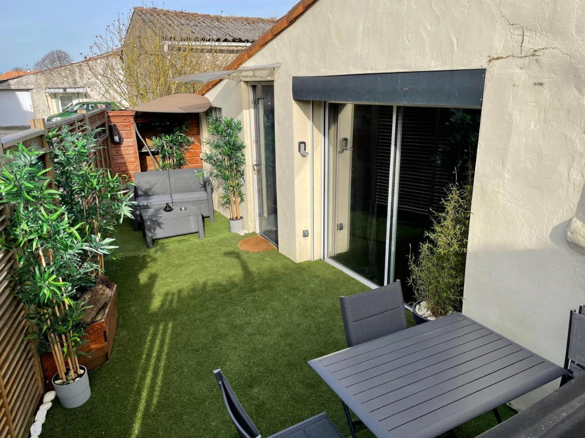 LOVE Suites&SPA Le Loft avec Jacuzzi privatif Médis Extérieur photo