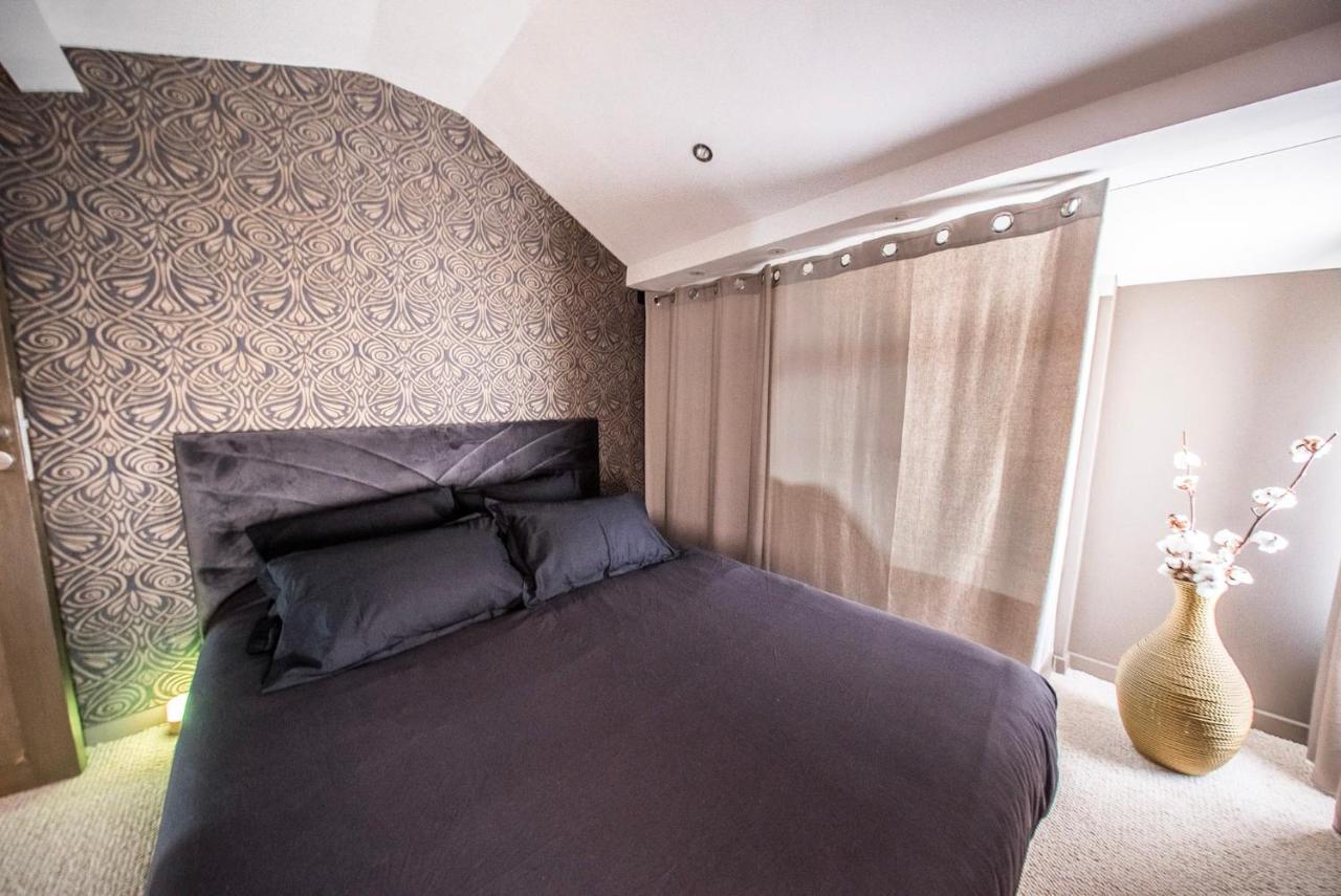 LOVE Suites&SPA Le Loft avec Jacuzzi privatif Médis Extérieur photo