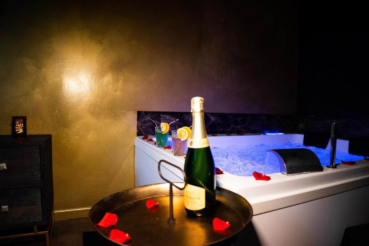 LOVE Suites&SPA Le Loft avec Jacuzzi privatif Médis Extérieur photo