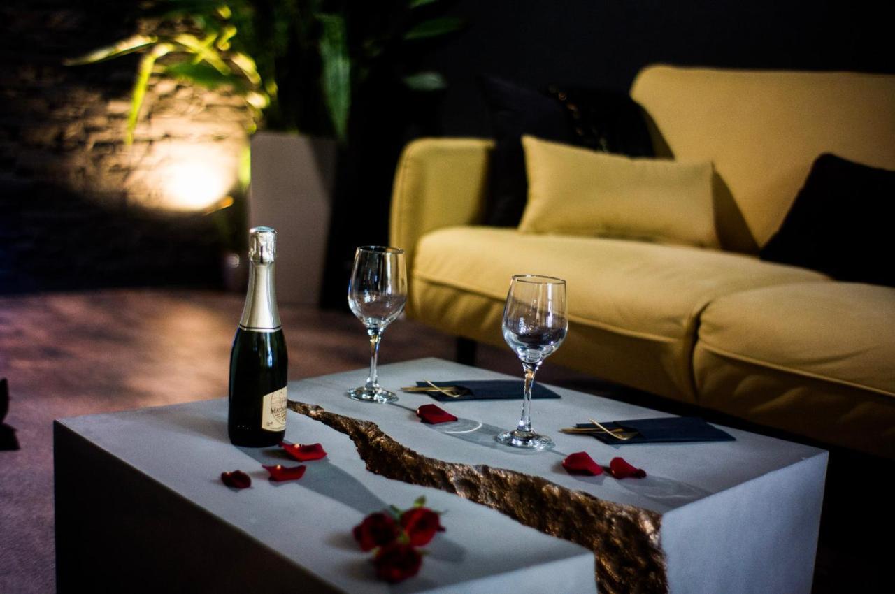 LOVE Suites&SPA Le Loft avec Jacuzzi privatif Médis Extérieur photo